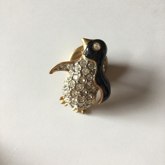Precious Penguin rhinestone accent pin - Picture 5 of 7